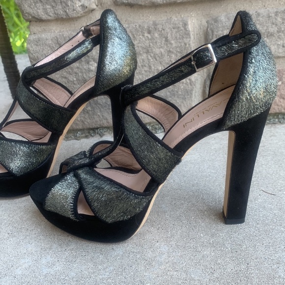 Cavallini Made In Italy Iridescent Leather Platform Peep-Toe T-Strap High Heels - Picture 12 of 14